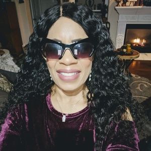 Meet your Posher, Sharon